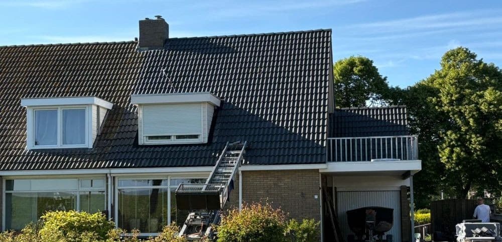Pannendak dat gerenoveerd wordt door DK Dakservice